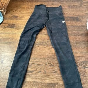 Vuori Daily Legging - Camo XS